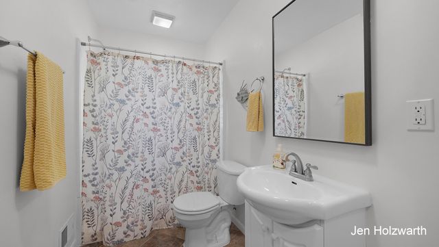 725 Parkway Drive NE, Grand Rapids, MI 49525