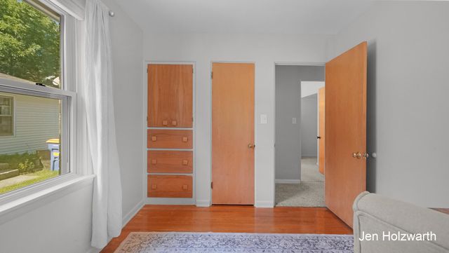 725 Parkway Drive NE, Grand Rapids, MI 49525