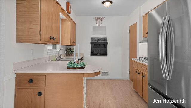 725 Parkway Drive NE, Grand Rapids, MI 49525