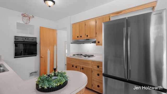 725 Parkway Drive NE, Grand Rapids, MI 49525