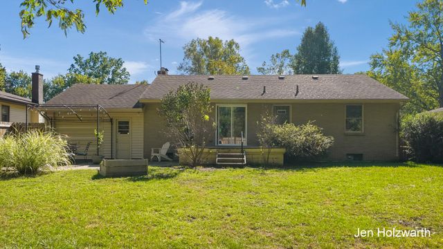 725 Parkway Drive NE, Grand Rapids, MI 49525