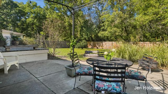 725 Parkway Drive NE, Grand Rapids, MI 49525