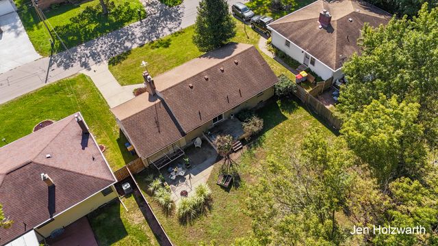 725 Parkway Drive NE, Grand Rapids, MI 49525