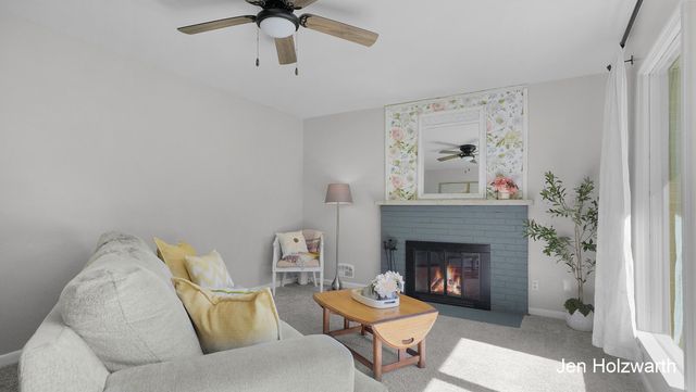 725 Parkway Drive NE, Grand Rapids, MI 49525