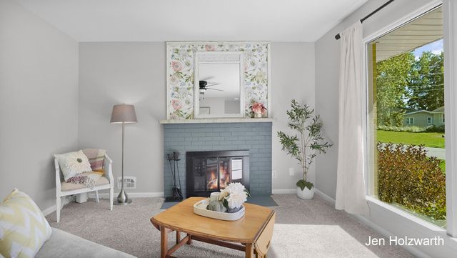725 Parkway Drive NE, Grand Rapids, MI 49525