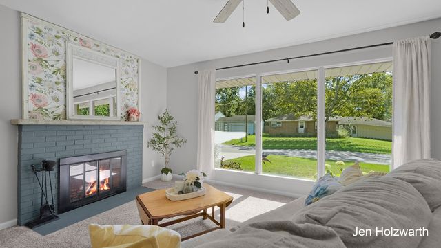 725 Parkway Drive NE, Grand Rapids, MI 49525