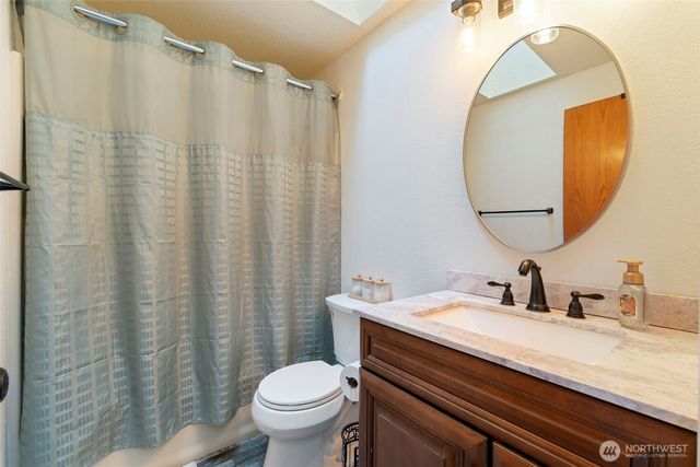 3733 Golden Eagle Loop, Olympia, WA 98513