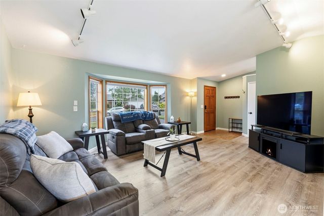 3733 Golden Eagle Loop, Olympia, WA 98513