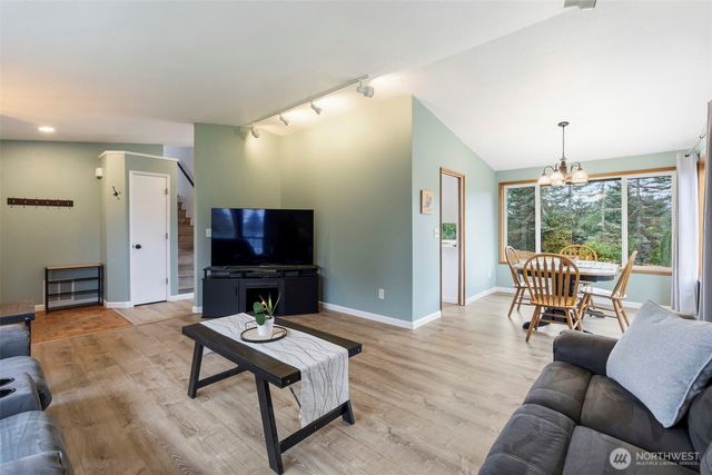 3733 Golden Eagle Loop, Olympia, WA 98513