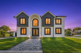 1 Straight Lane, Levittown, NY 11756