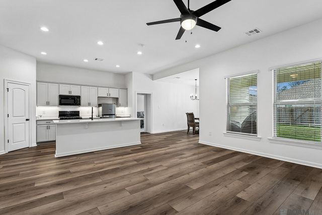 75420 Victoria Dr, Covington, LA 70435