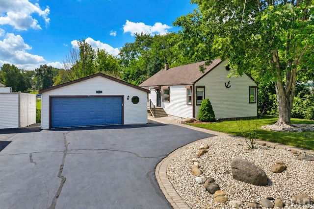 38392 N 8th Street, Spring Grove, IL 60081