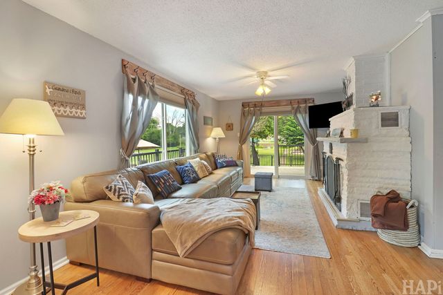 38392 N 8th Street, Spring Grove, IL 60081