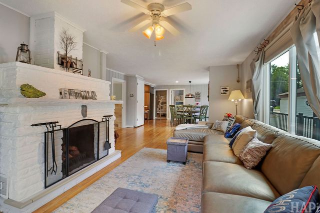 38392 N 8th Street, Spring Grove, IL 60081