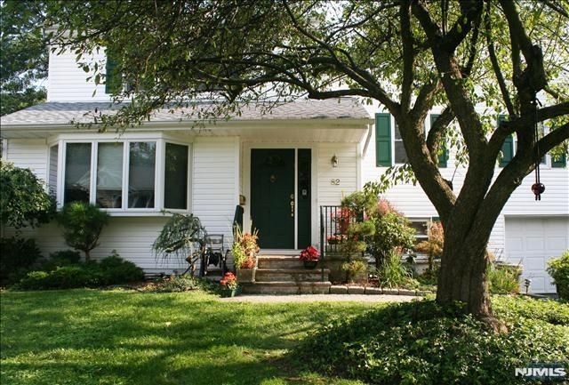 82 Heatherhill Road, Cresskill, NJ 07626