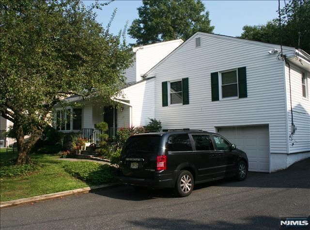 82 Heatherhill Road, Cresskill, NJ 07626