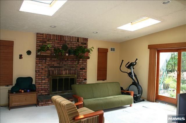 82 Heatherhill Road, Cresskill, NJ 07626