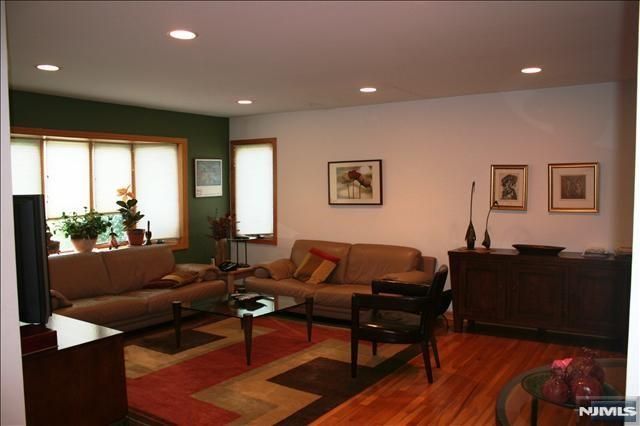 82 Heatherhill Road, Cresskill, NJ 07626