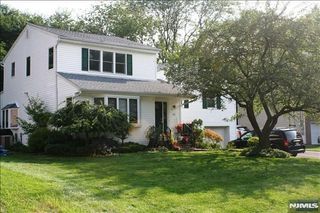 82 Heatherhill Road, Cresskill, NJ 07626