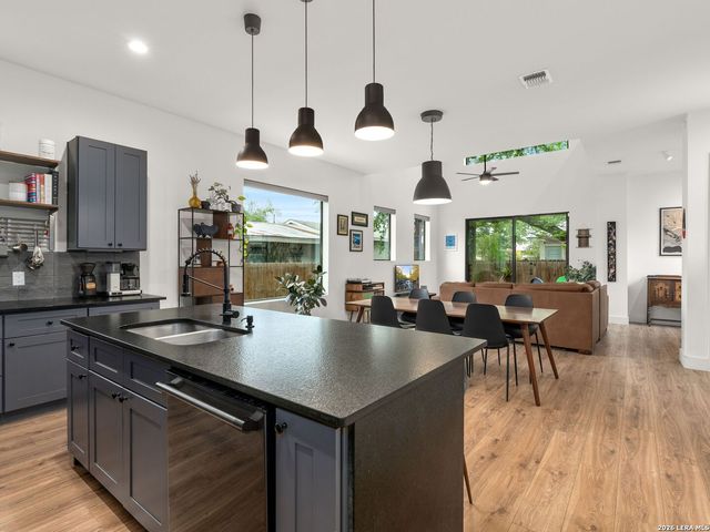 1119 DAWSON ST, San Antonio, TX 78202