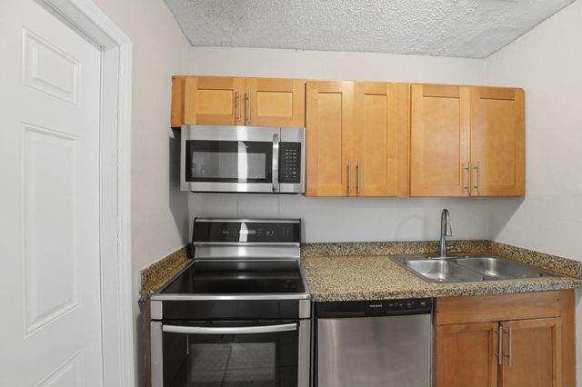 1525 NW 126th Street, North Miami, FL 33167