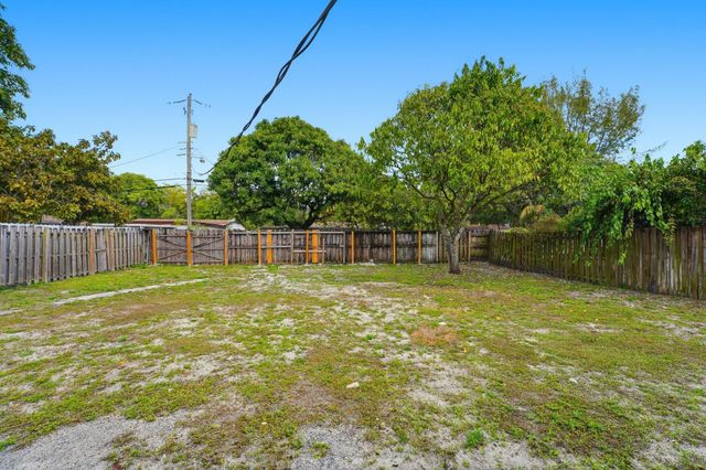 1525 NW 126th Street, North Miami, FL 33167