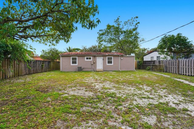1525 NW 126th Street, North Miami, FL 33167