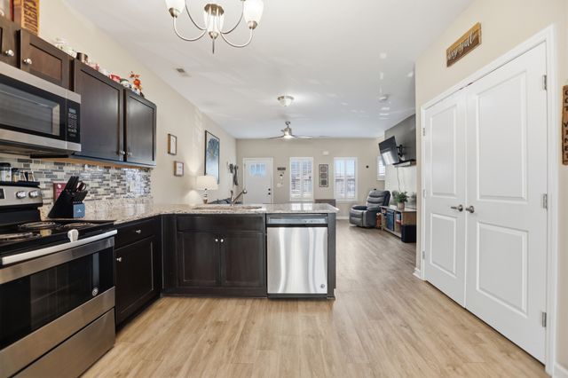 4104 George Buchanan Dr, La Vergne, TN 37086