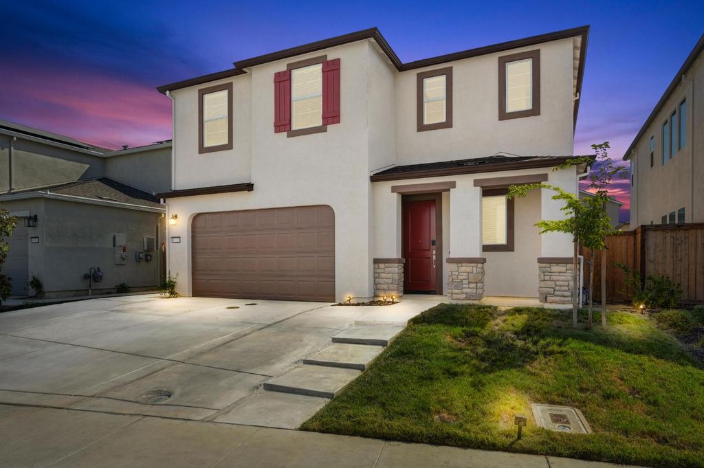 8732 Oldfield Way, Sacramento, CA 95829