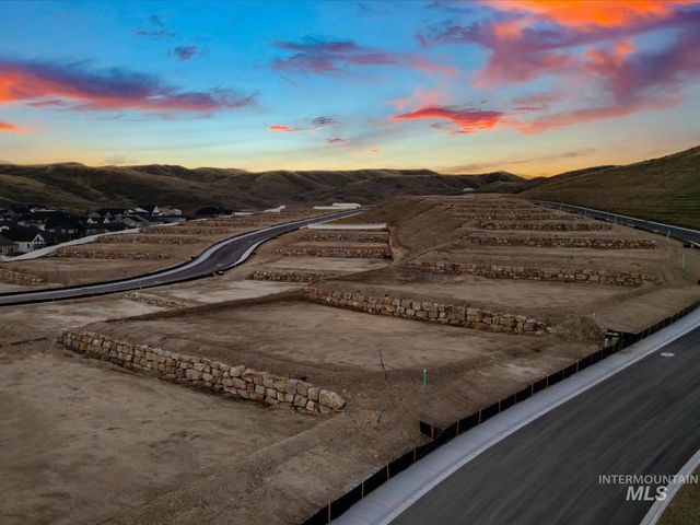 13610 N Farmstead Way, Boise, ID 83714