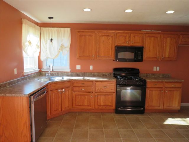 238 Maple Ridge Dr, Cecil, PA 15317