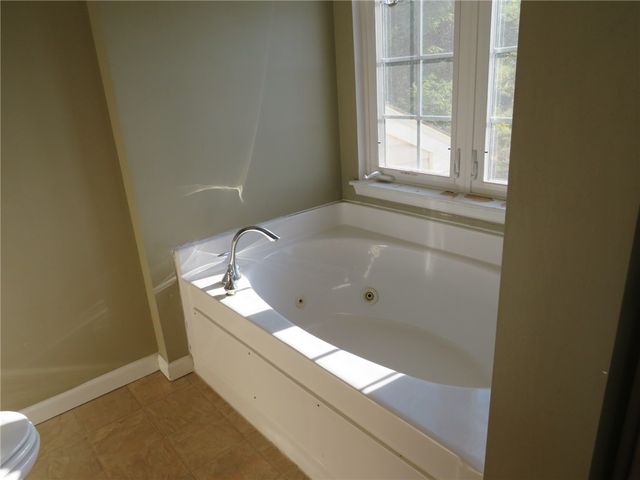 238 Maple Ridge Dr, Cecil, PA 15317