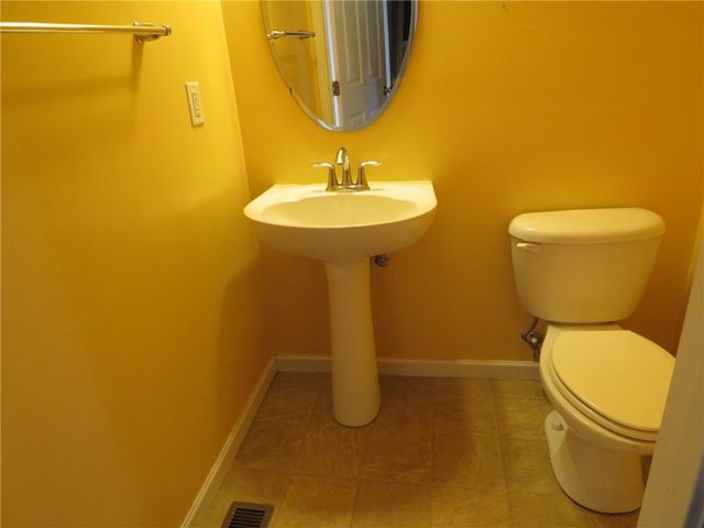 238 Maple Ridge Dr, Cecil, PA 15317