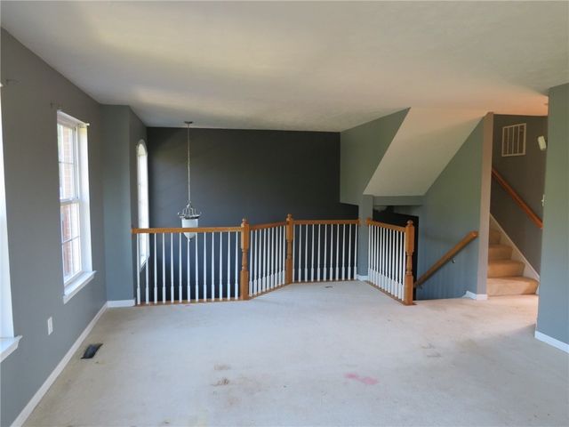 238 Maple Ridge Dr, Cecil, PA 15317