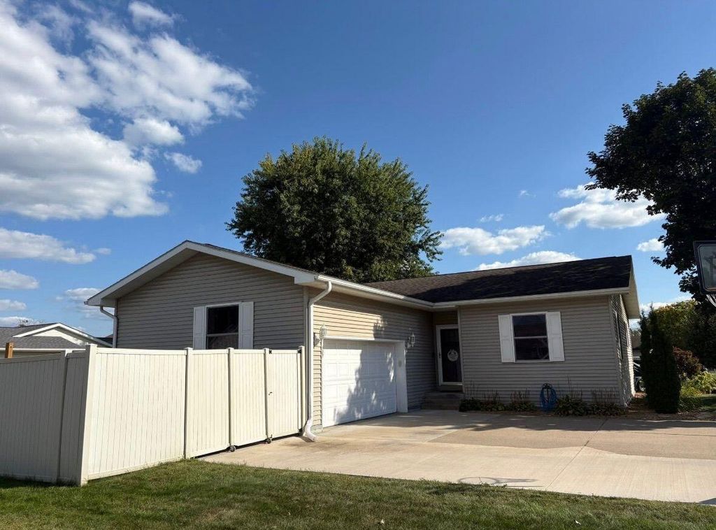 137 Acorn LANE, West Salem, WI 54669