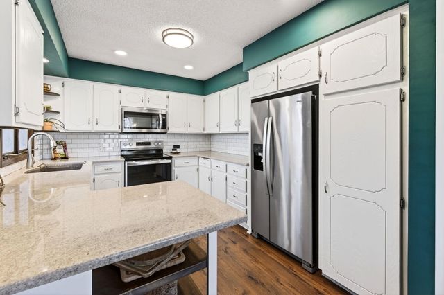 8 TOWER Circle, Council Bluffs, IA 51503