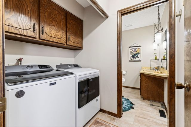 8 TOWER Circle, Council Bluffs, IA 51503