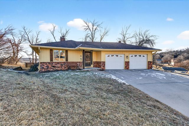 8 TOWER Circle, Council Bluffs, IA 51503