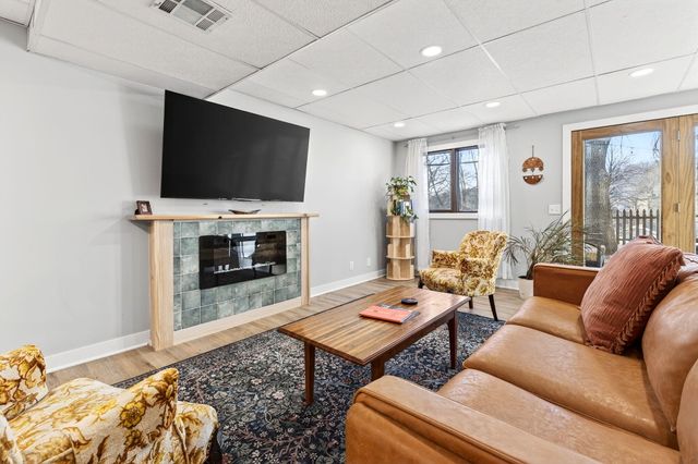 8 TOWER Circle, Council Bluffs, IA 51503