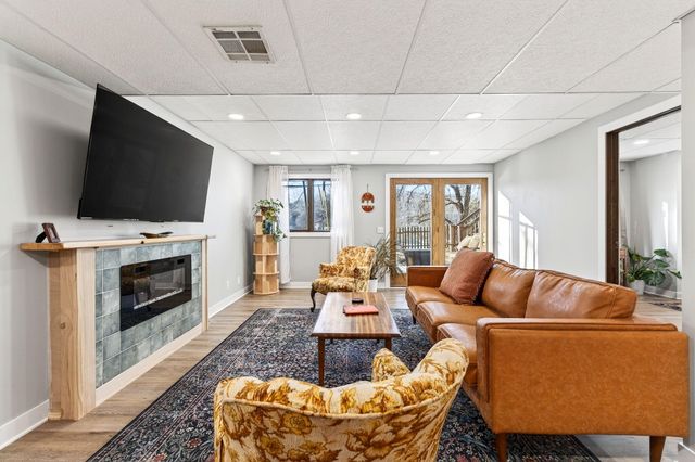 8 TOWER Circle, Council Bluffs, IA 51503