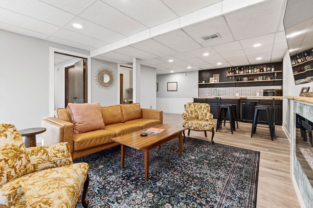 8 TOWER Circle, Council Bluffs, IA 51503