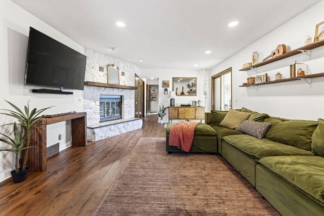 8 TOWER Circle, Council Bluffs, IA 51503