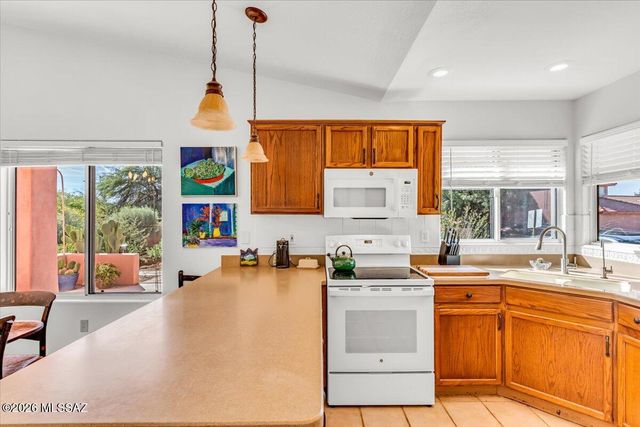 9840 N Stageline Trail, Tucson, AZ 85742