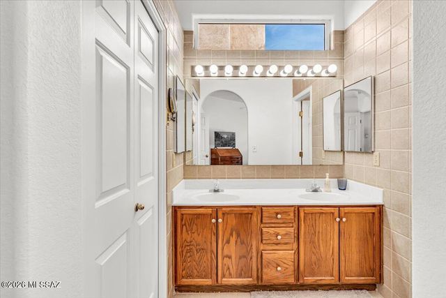 9840 N Stageline Trail, Tucson, AZ 85742