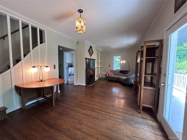 207 Prospect Avenue, Sea Cliff, NY 11579