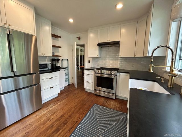207 Prospect Avenue, Sea Cliff, NY 11579
