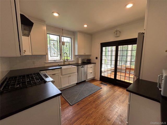 207 Prospect Avenue, Sea Cliff, NY 11579