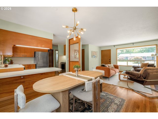 12601 Se MILL St, Portland, OR 97233
