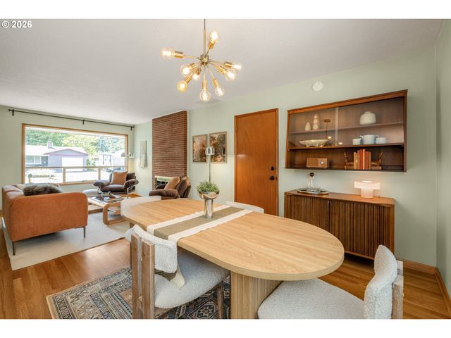 12601 Se MILL St, Portland, OR 97233