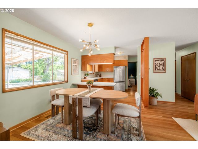 12601 Se MILL St, Portland, OR 97233